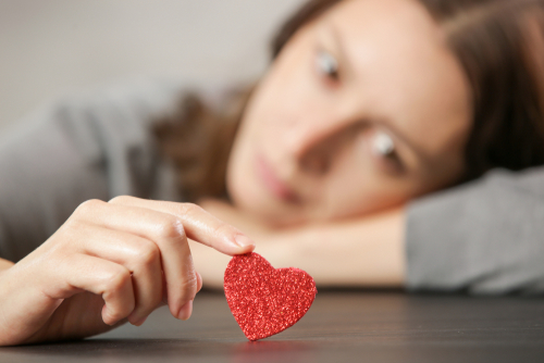 女性が辛い恋愛に直面した時に占ってもらうメリットとは